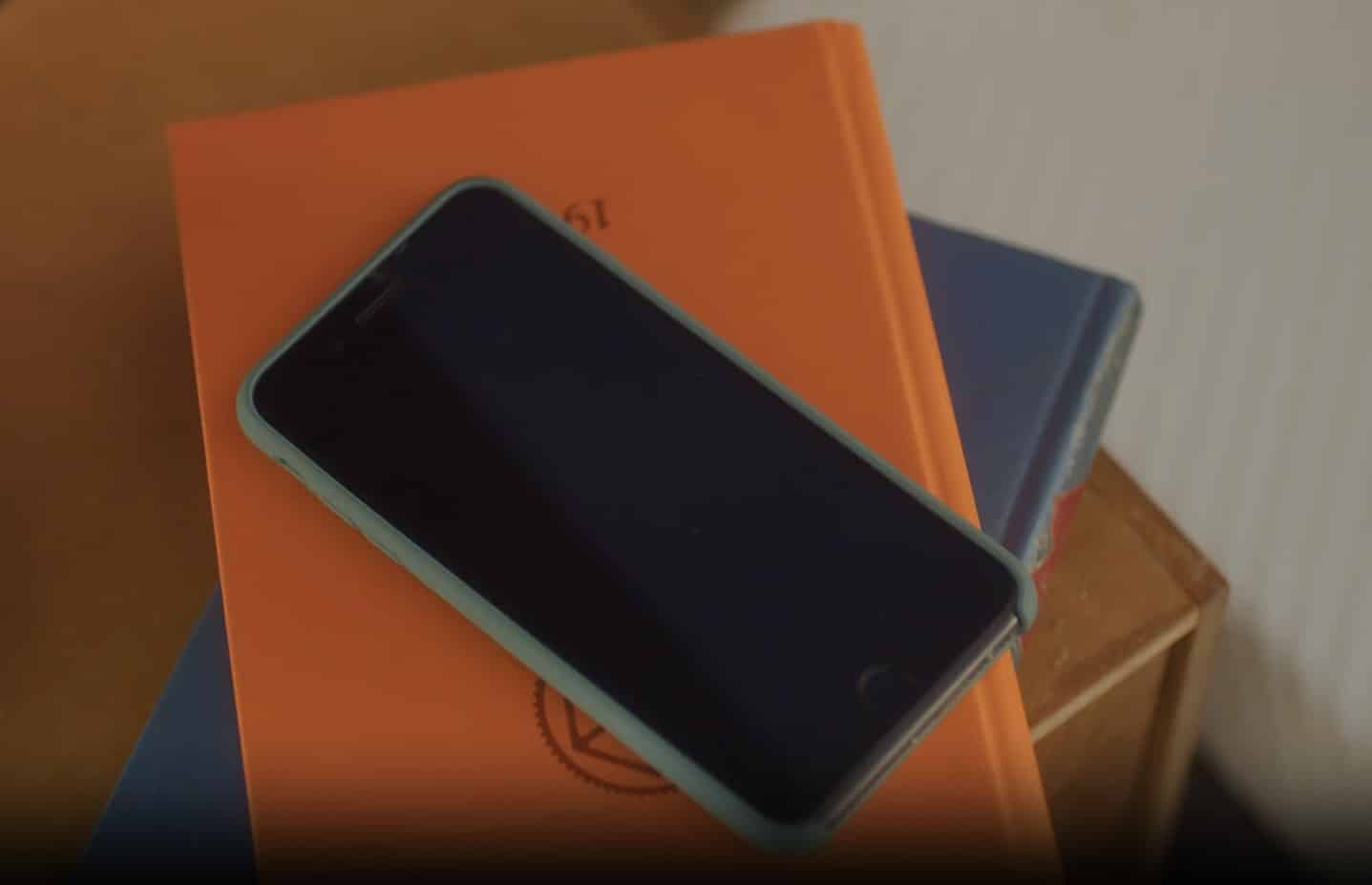 how-to-make-your-screen-stay-on-longer-on-android-and-iphone