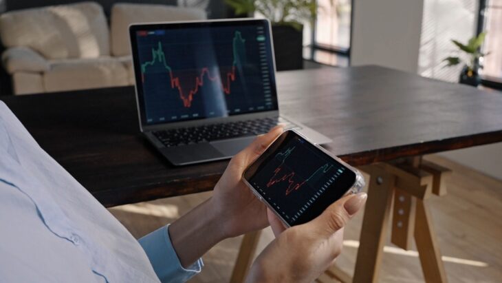 Trading screen showing Bitcoin and Forex pairs